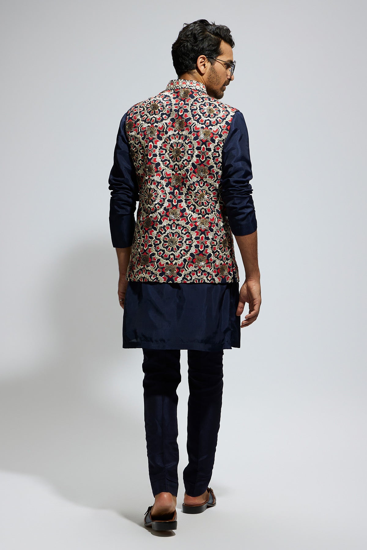 Blue Threadwork Embroidered Bundi With Blue Solid Kurta And Pants