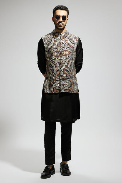 Zentangle Embellished Bundi Paired with Black Kurta and Pants