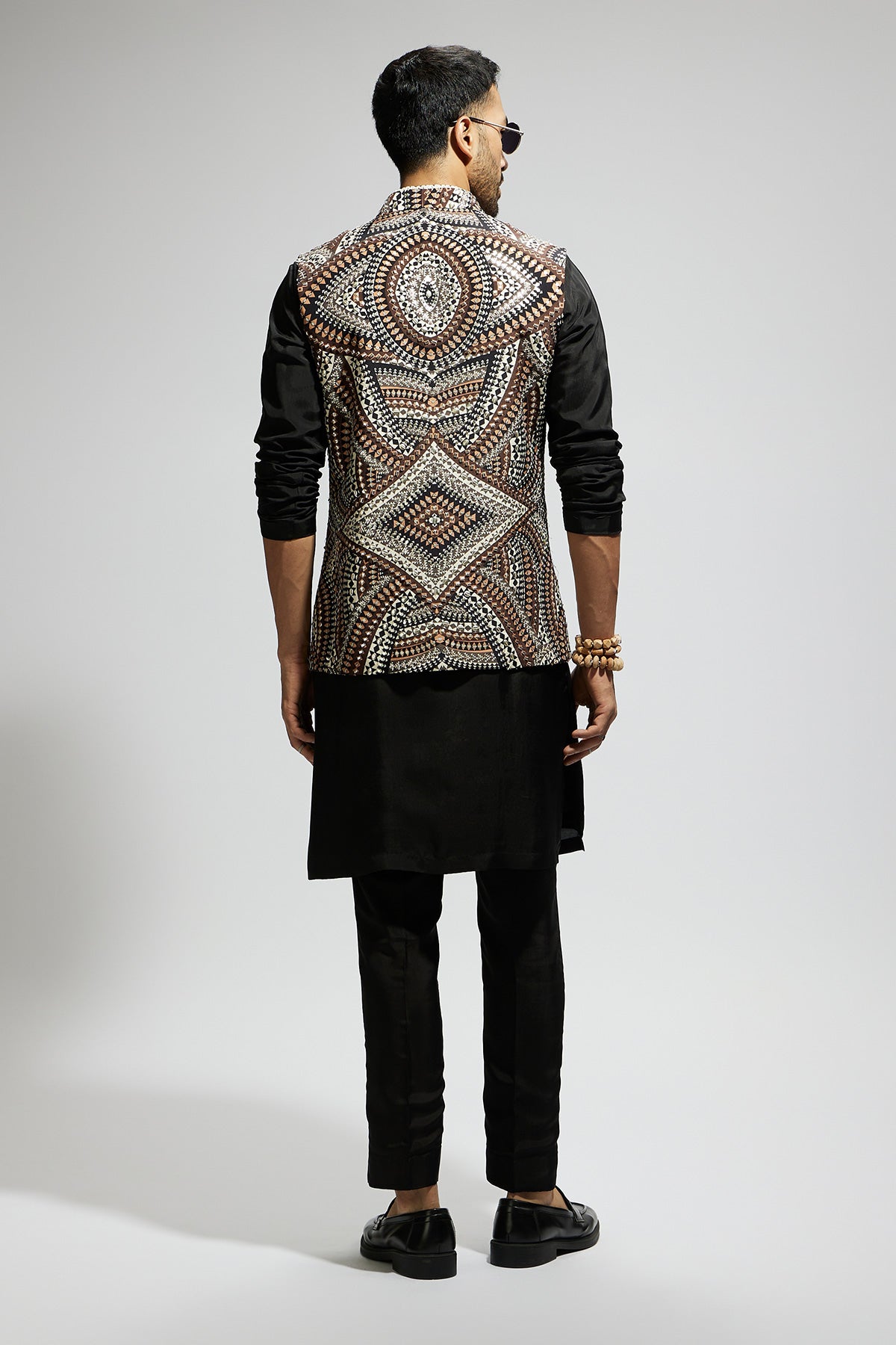 Zentangle Embellished Bundi Paired with Black Kurta and Pants