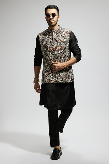 Zentangle Embellished Bundi Paired with Black Kurta and Pants