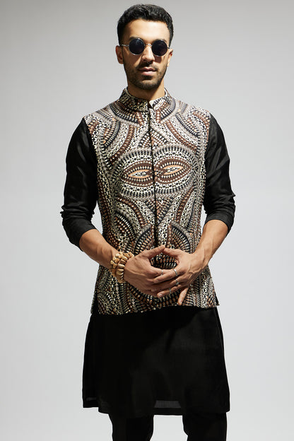 Zentangle Embellished Bundi Paired with Black Kurta and Pants