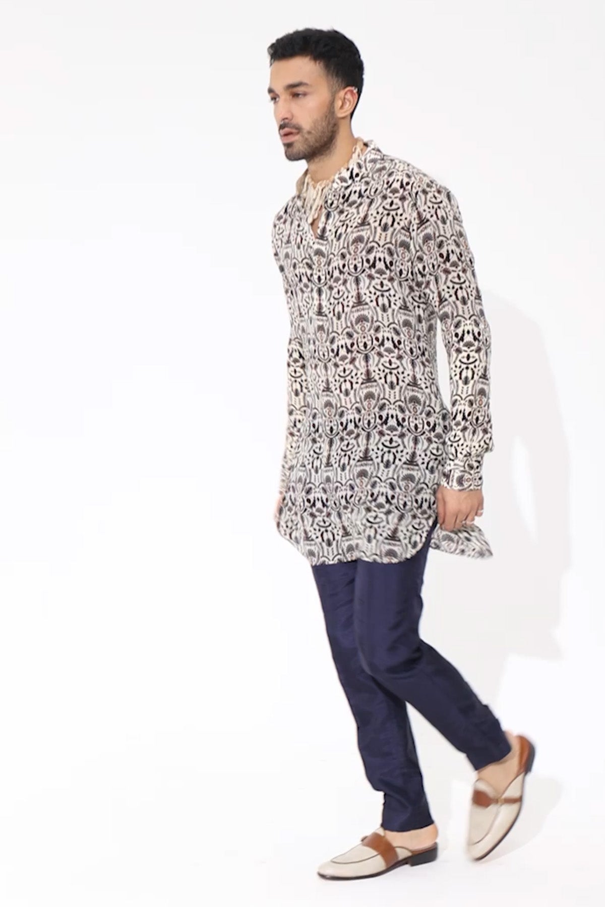 White Leaf Jaal Print Rolled up Sleeves Kurta