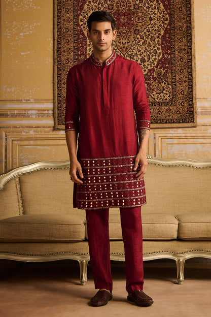 MAROON MIRRIOR EMBROIDERED KURTA WITH MAROON PANTS