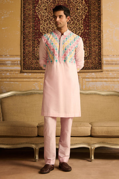 BLUSH PINK WITH THREAD & CUTANA MIX FLORAL & GEOMETRIC EMBROIDERED KURTA WITH BLUSH PINK PANTS